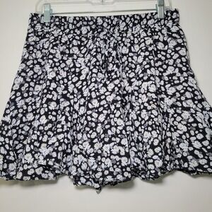 VICI Shorts Flowy Daisy Floral‎ Black/White Small